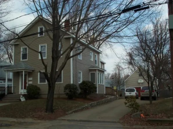 13 Southwick St, Middleboro, MA 02346