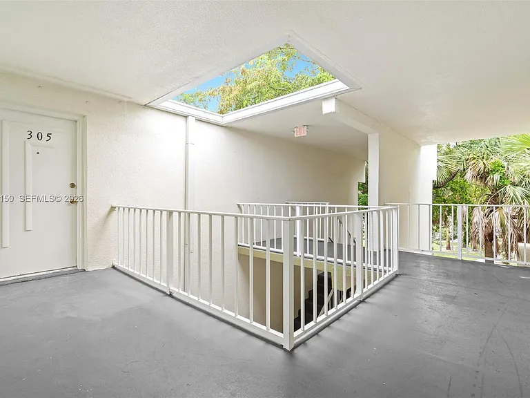 4215 N University Dr #305 — Photo 3
