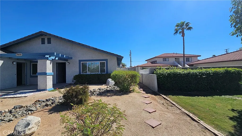 3 bed, 1400 sqft, $2,350 — Photo 1