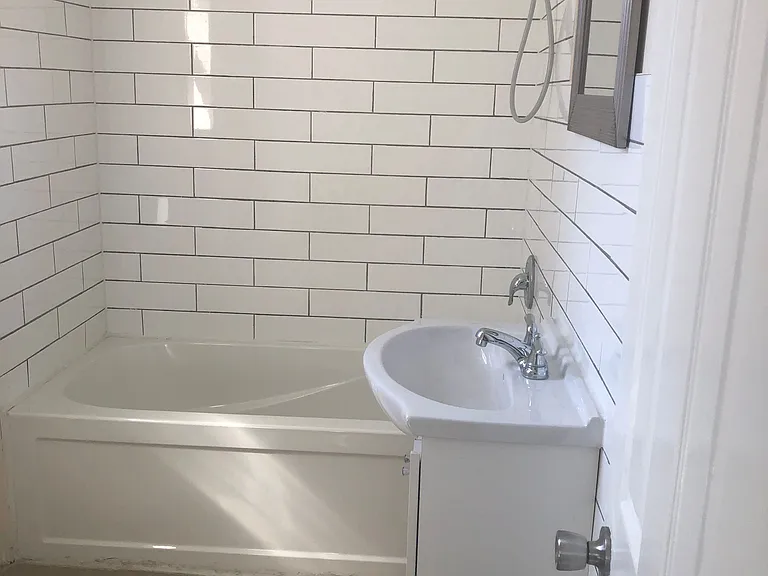 421 Sutherland Dr #2 — Photo 6