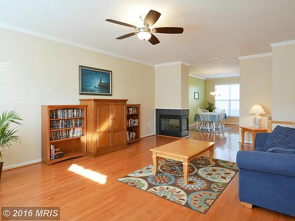 3rd image of 204 Hillside Ct