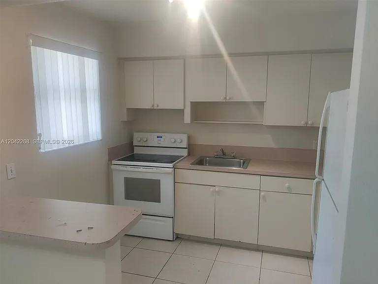 844 SW 10th St #3 — Photo 12