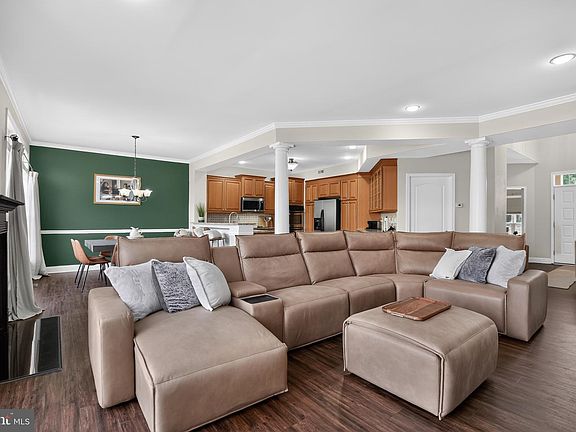 5th image of 3104 Woods Edge Dr