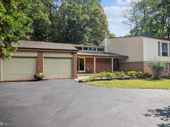 8805 Hidden Hill Ln, Rockville, MD 20854
