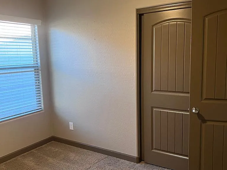 1148 E Barrus Dr — Photo 22