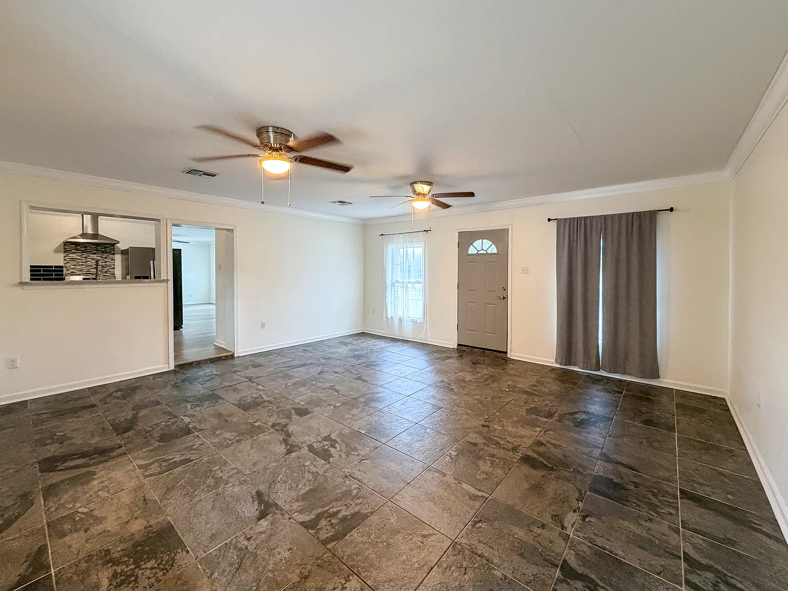 3 bed, 1.5 bath, 1702 sqft, $1,700 — Photo 2