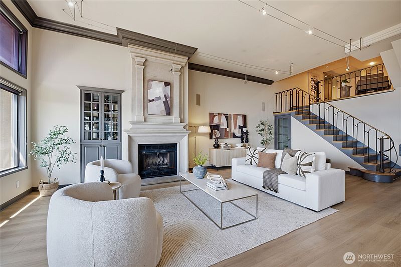 5th image of 2021 1st Avenue #B6