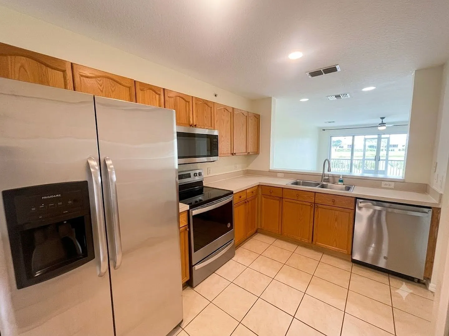 Welcome Home to 2607 Emerald Lake Ct | Kissimmee, FL 34744 — Photo 1