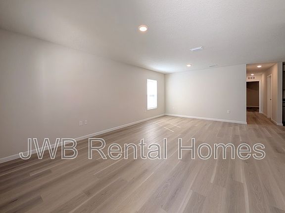 4th image of 1442 27th St E