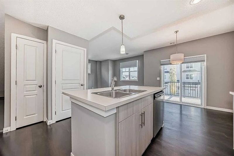 Calgary Townhouse for rent - 2 Bedrooms — photo 14