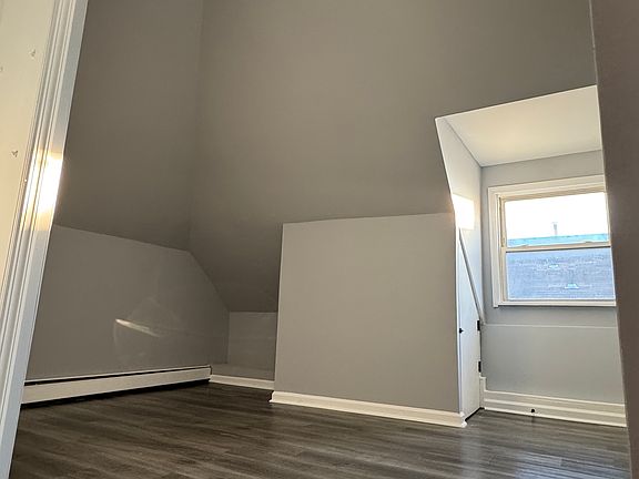 4th image of 305 Roseville Ave Floor 3
