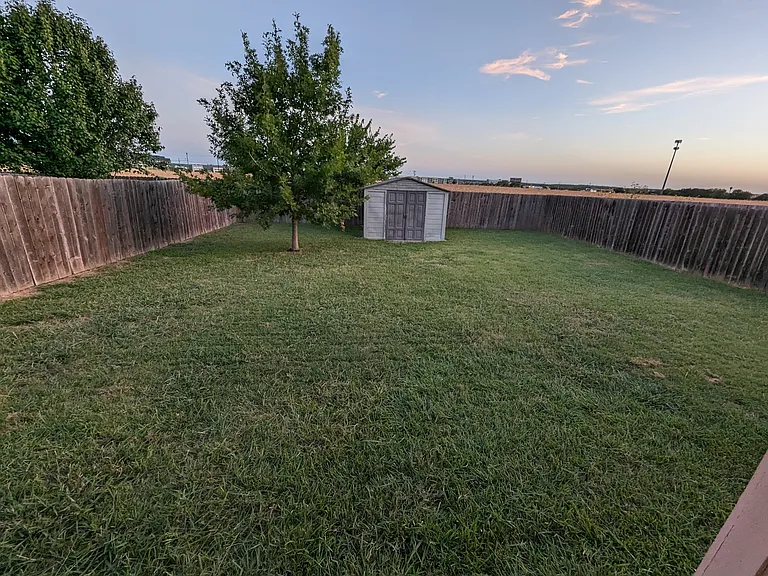 18105 Maxa Dr — Photo 9