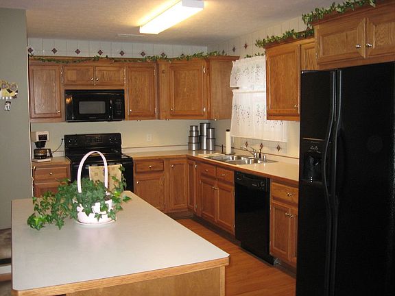 2nd image of 513 Creekwood Ct