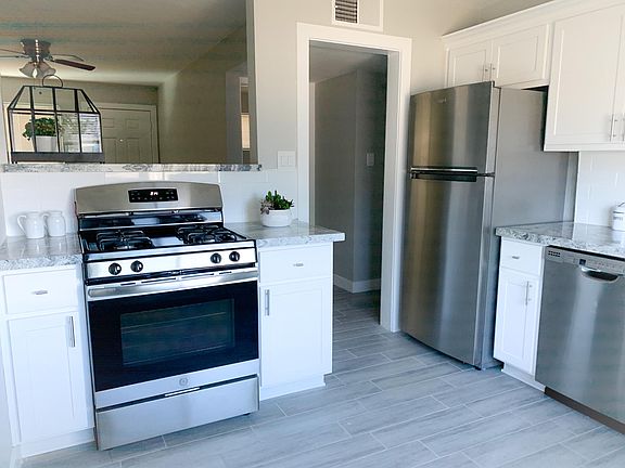 4th image of 2549 E Clarendon Ave APT 1