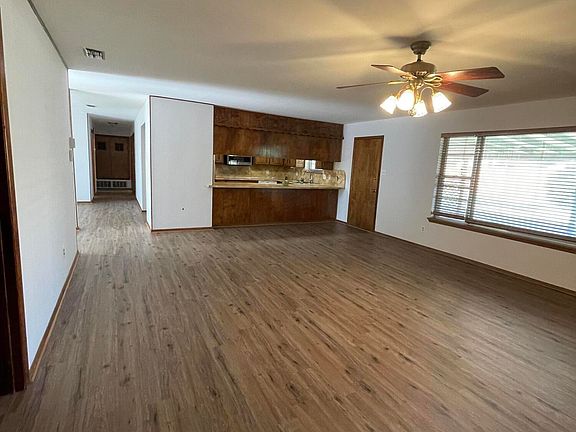 4th image of 2319 Fir St