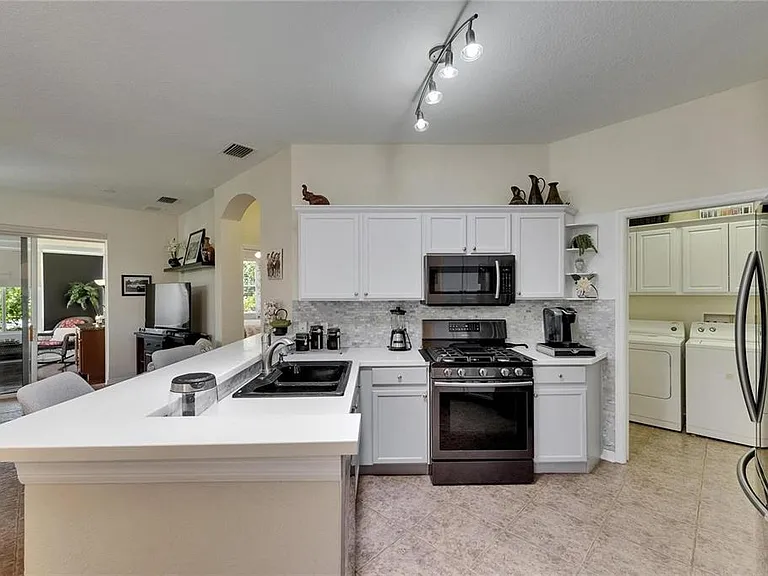 2068 Sifield Greens Way — Photo 12
