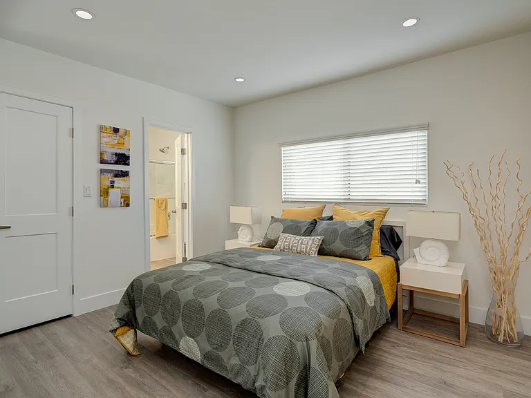 439 Stocker Apartments — Photo 38