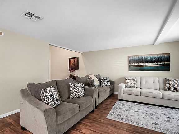 5th image of 185 Tiffany Cir