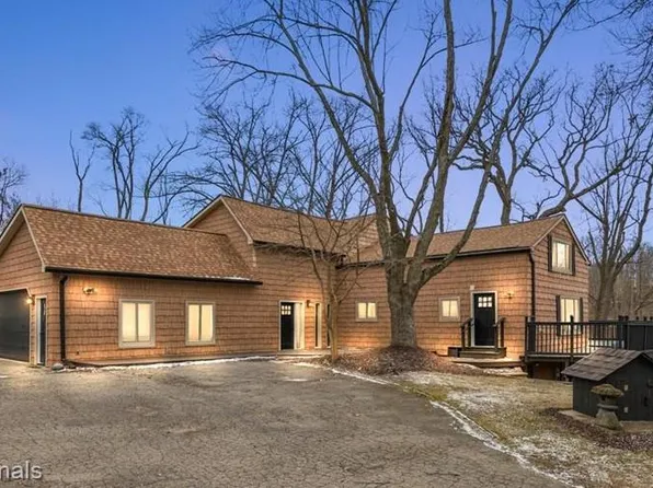 3185 Shimmons Rd, Auburn Hills, MI 48326