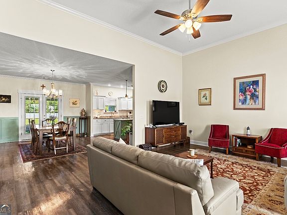 3rd image of 105 Bluff Oak Dr