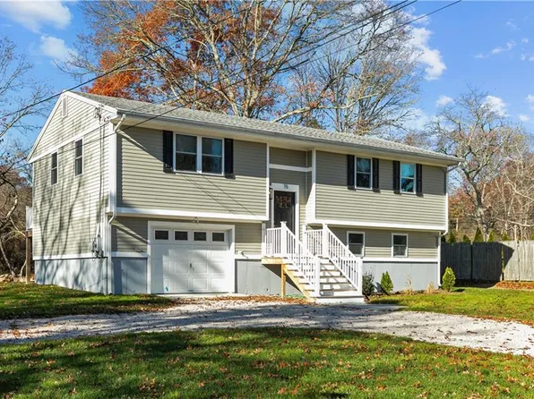 15 Ridgewood Rd, Charlestown, RI 02813