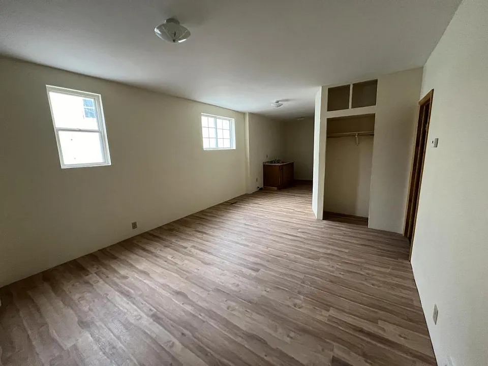 401 Nichols St #1