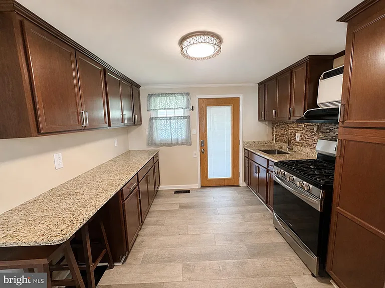 1407 Wall Ave — Photo 5