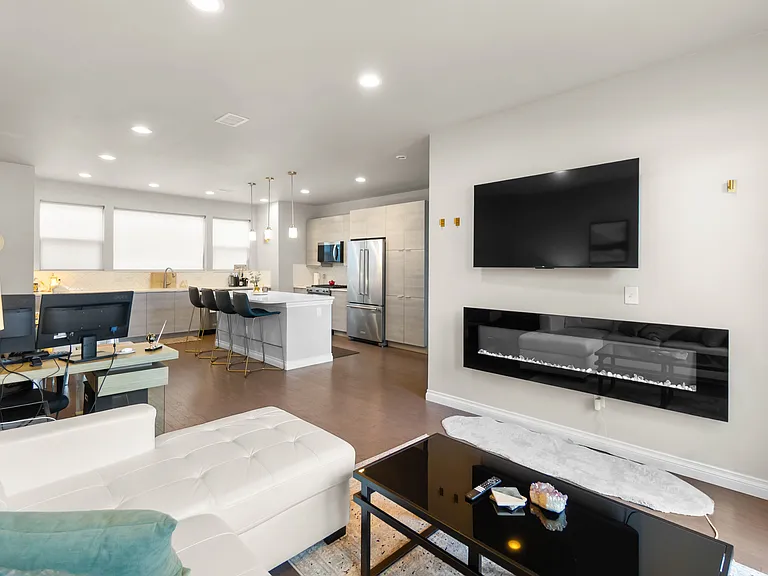 2051 N Downing St #2 — Photo 14