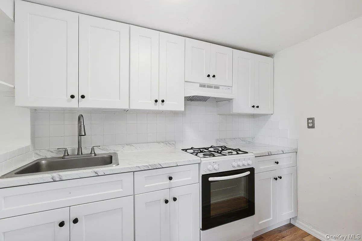 1 bed, 1.0 bath, 400 sqft, $2,000 — Photo 3