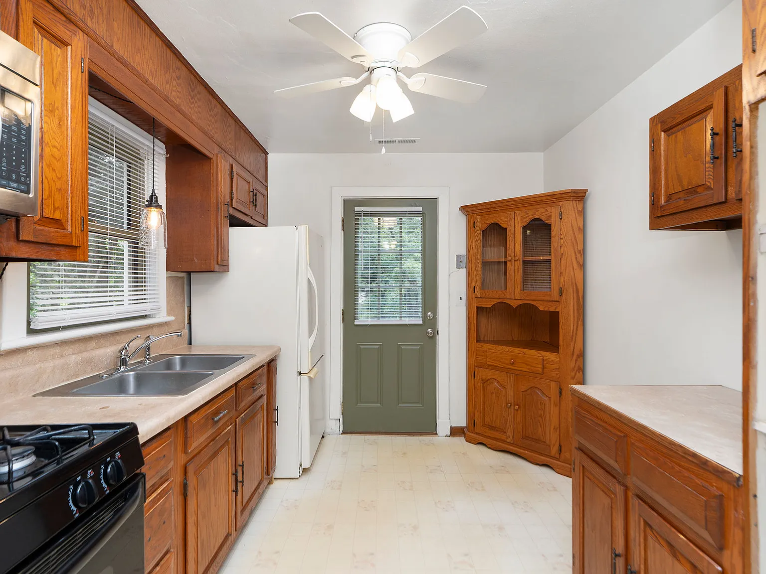 3 bed, 1530 sqft, $1,650 — Photo 2