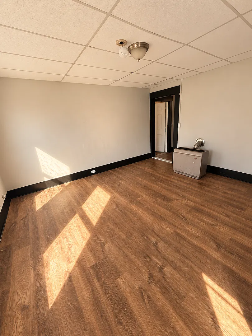 242 E High LLC — Photo 3