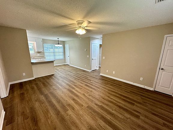 2nd image of 118 Emerald Ct