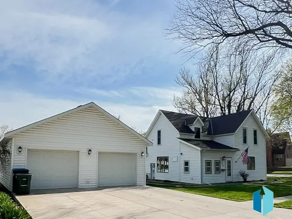 323 W Lincoln St, Luverne, MN 56156
