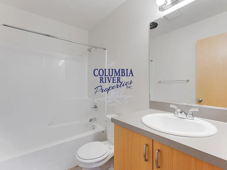 1495 N Goerig St #B — Photo 3