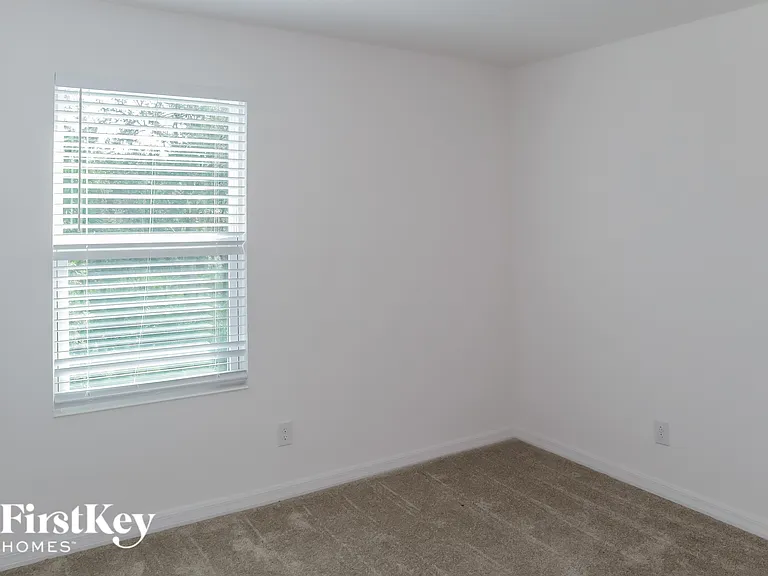 4999 Royal Point Ave — Photo 9