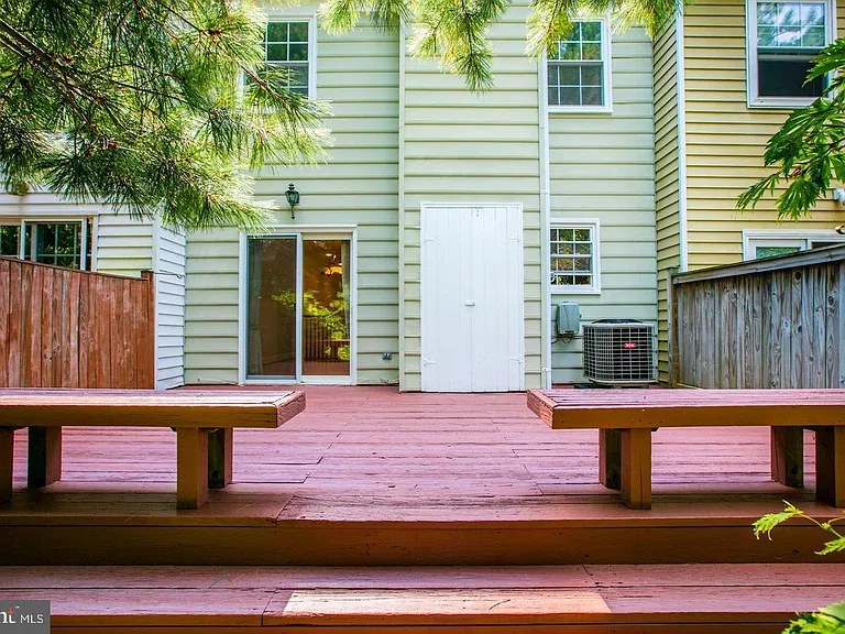 9816 Oakdale Woods Ct — Photo 10