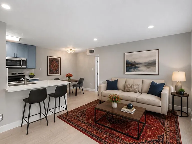 2201 Fountain View Dr #47 — Photo 4