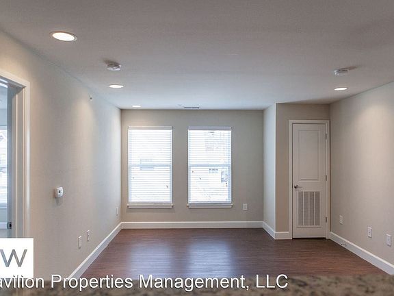 3rd image of 609 S Henderson St #17588487
