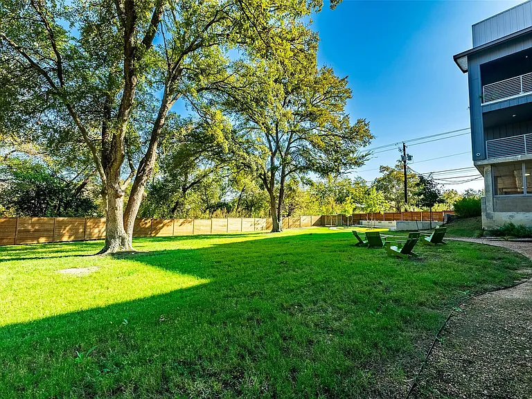 100 W Mockingbird Ln #201 — Photo 14