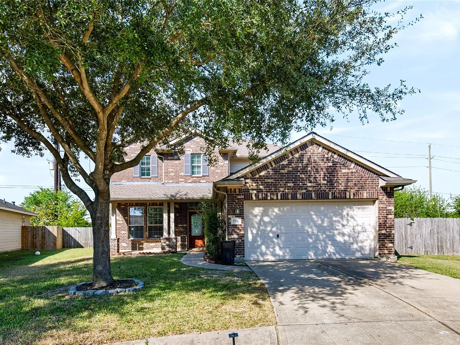 4 bed, 2.5 bath, 2900 sqft, $2,000 — Photo 2