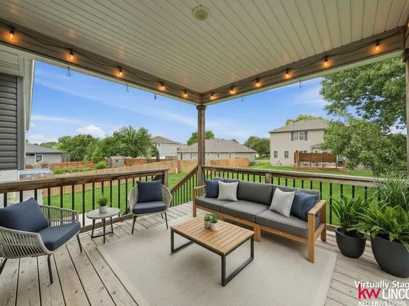 6121 S 97th St, Lincoln, NE 68526
