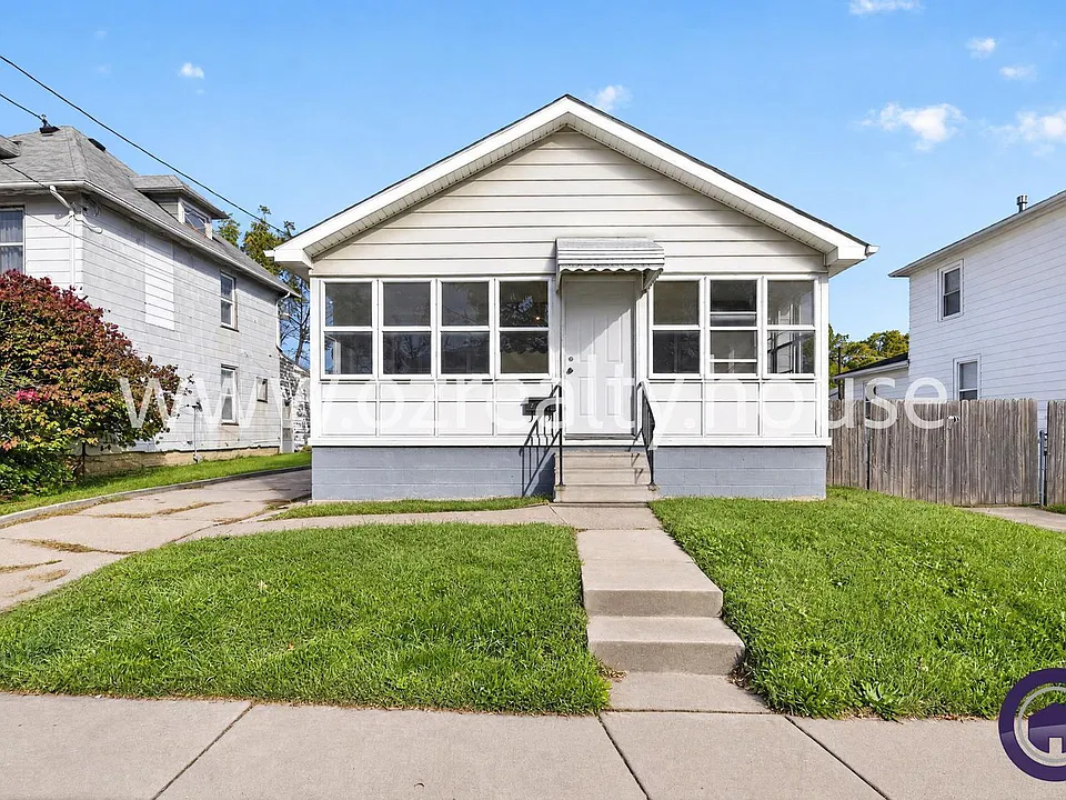 1758 Giant St