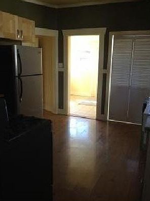 2nd image of 4910 N Vassault St