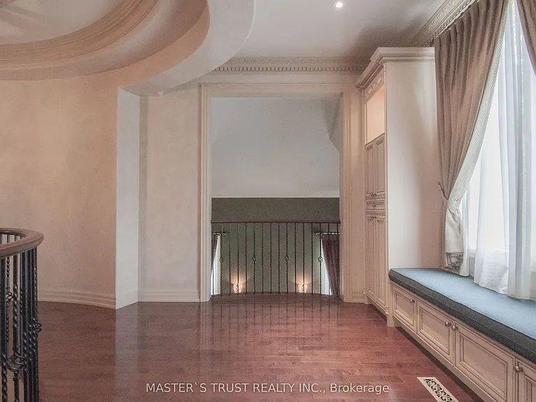 678 Saint Nicholas Ct — Photo 24