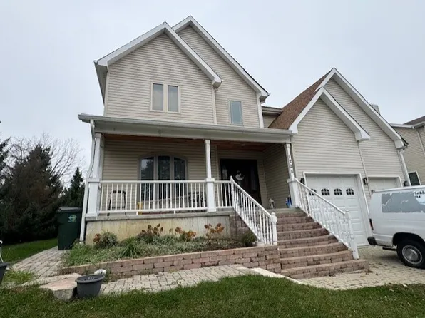 1228 Bishop St, West Chicago, IL 60185