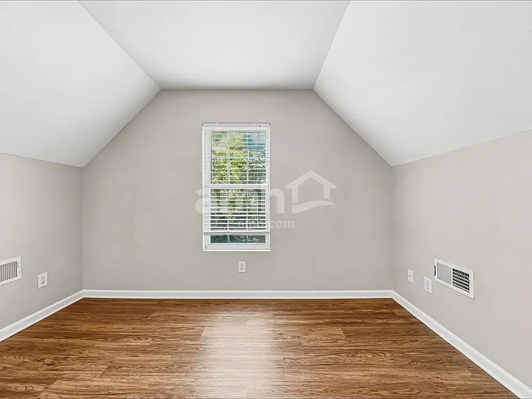 7033 Sunman Rd — Photo 15