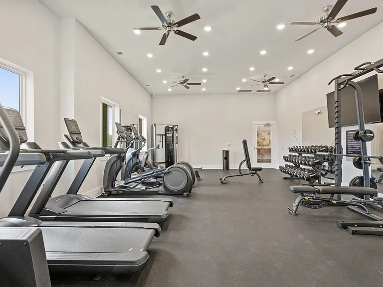 The Grande at Geyser Falls Luxury Apartments — Photo 23