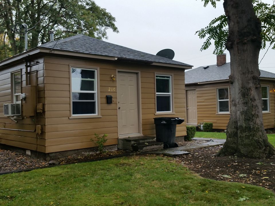 1st image of 210 E Oak St
