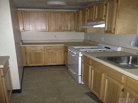 3rd image of 10714 165th St