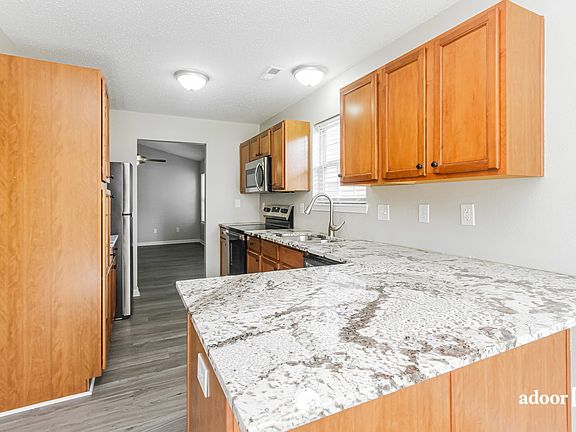 3rd image of 548 Suncatcher Dr